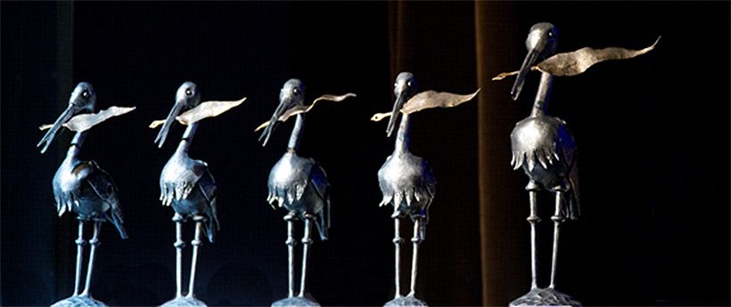 Šios, jau tradicinėmis tapusios Nacionalinio vaikų literatūros konkurso gandrų statulėlės buvo įtektos konkurso 2014 m. laureatams