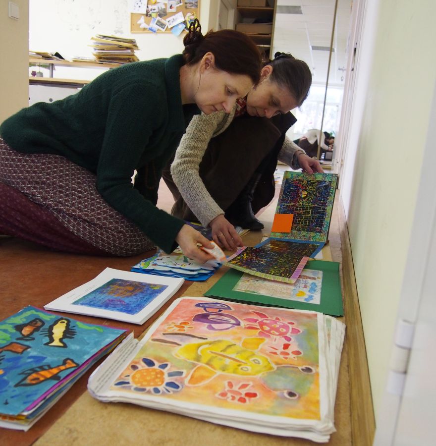 Dailininkės Sigutė Ach bei Lina Eitmantytė-Valužienė Dailininkės Sigutė Ach bei Lina Eitmantytė-Valužienė