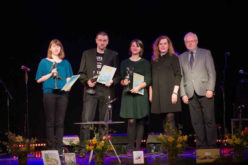 Iš kairės: Rūta Montvilaitė, Aidas Jurašius, Živilė Miežytė, Fondo „Švieskime vaikus“ direktorė Živilė Mediekšienė, komisijos pirmininkas Kęstutis Urba. „Švieskime vaikus“ nuotrauka