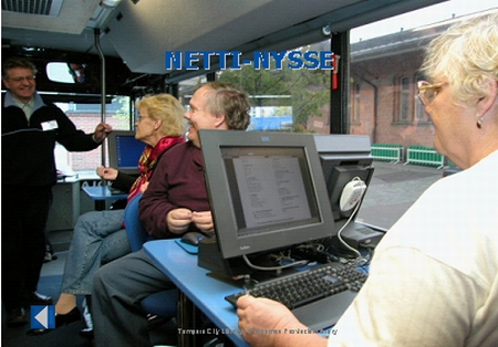 Pirmosios pamokos apie komputerį ir internetą. Nuotr. Aldonos Šiaulienės