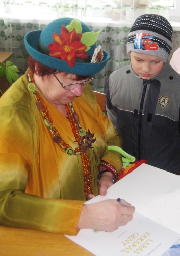 Poetė Zita Gaižauskaitė Pakertų bibliotekoje