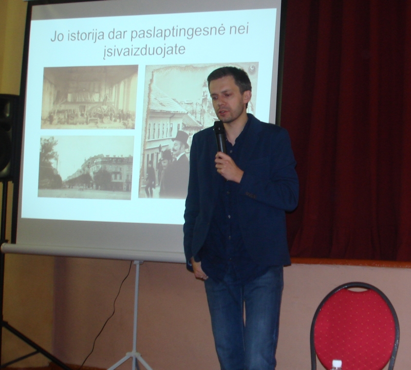 Susitikimas su žurnalistu ir rašytoju Andriumi Tapinu