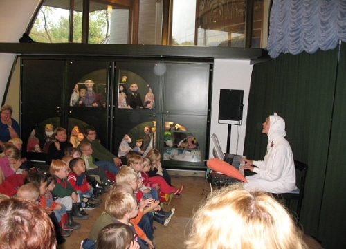 Lėlių teatras Tamperės bibliotekoje. Nuotr. Aldonos Šiaulienės