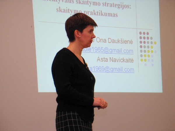 Asta Navickaitė skaito pranešimą. Nuotr. Astos Plechavičiūtės