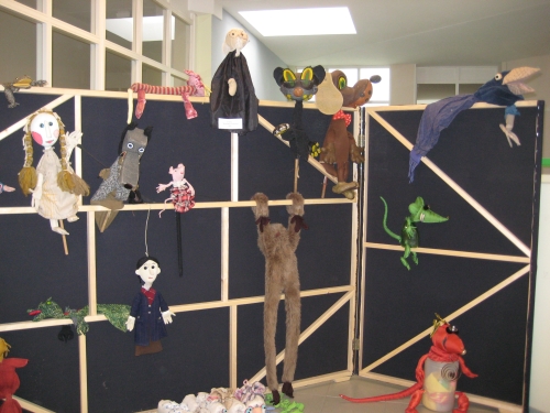 Vienas parodos stendas buvo skirtas Nacionalinės M. Mažvydo bibliotekos lėlių teatro ''Berniukas Žirniukas'' lėlėms