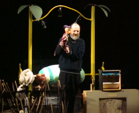 Lėlių teatro režisierius Rimas Driežis supažindino vaikus su įvairių tipų lėlėmis