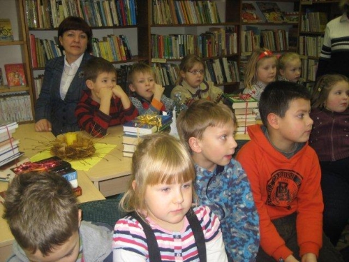 Knygų Kalėdos Ginkūnų bibliotekoje. Nuotr. autorės