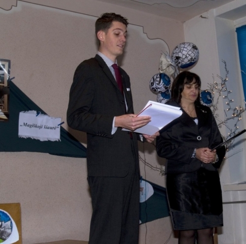 Šventės dalyvius sveikina Švedijos ambasados sekretorius August Borg