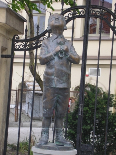 Romain Gary paminklas Vilniuje. Nuotr. www.skaitymometai.lt