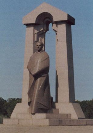 Paminklas poetui A. Baranauskui Anykščiuose. Skulptorius Arunas Sakalauskas