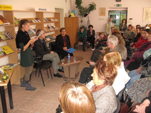 Susitikimas su L.S. Černiauskaite ir R. Tamošaičiu. Nuotr. autorės