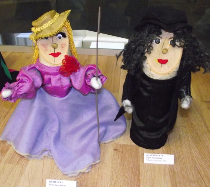 Konkurso dalyviai sukūrė įdomius ir spalvingus medinukus – pasakų personažus