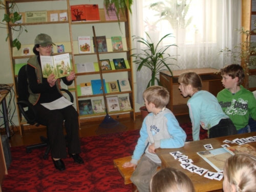 Knygą 'Sodininkas Florencijus' vaikams pristatė Meno ir muzikos skyriaus vyr. bibliotekininkė L. Kliopkinienė