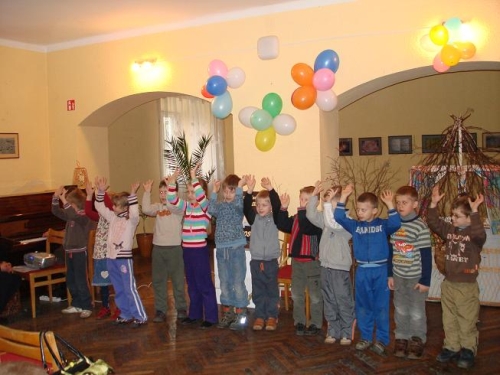 Šventę pradėjo VJUC 'Varpelis'