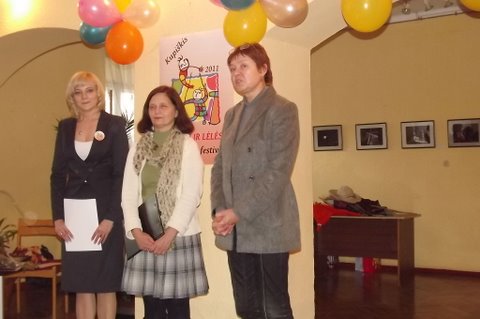 Projekto vadovė J. Janušonienė, aktorė ir režisierė A. Čeredaitė, Atviros visuomenės instituto Pagalbos fondo Lietuvoje vadovė E. Bajorinienė 