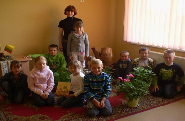 Moksleiviai su mokytoja D. Petreikiene