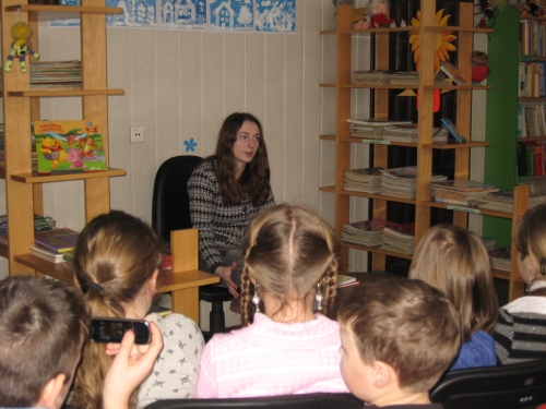 Urtė Uliūnė žaismingai ir nuoširdžiai bendravo su vaikais