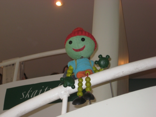 Svečius pasitiko Berniukas Žirniukas. Nuotr. Jūratės Pocienės