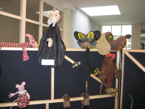 Vienas parodos stendas buvo skirtas Nacionalinės M. Mažvydo bibliotekos lėlių teatro ''Berniukas Žirniukas'' lėlėms