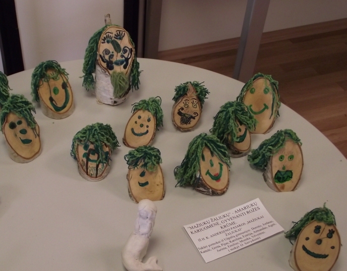 Konkurso dalyviai sukūrė įdomius ir spalvingus medinukus – pasakų personažus