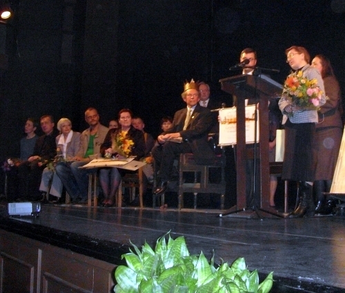 Prie mikrofono profesorė Gražina Skabeikytė-Kazlauskienė, penkta iš kairės - G. Morkūno našlė. Nuotr. I. Mankevičienės