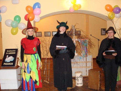 Pasakų herojai Raganaitė, Velniukas ir Katinas